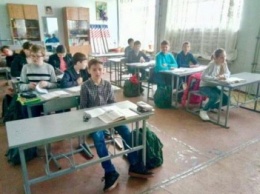 Школы вблизи Мариуполя в предпасхальные дни будут охранять (ФОТО)