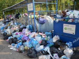Одесские депутаты единогласно отказали Садовому в приеме львовского мусора