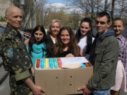 Херсонские лицеисты покрасили 200 яиц для бойцов АТО