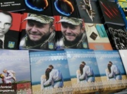 В Украине выпустили школьные тетради с портретами Яроша и Бандеры