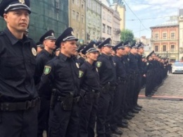 400 работников новой полиции приступят к патрулированию Львова