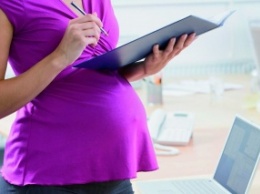 Ученые: Желающим забеременеть женщинам не рекомендуется работать