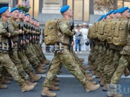 Бойцы АТО прошли парадом по Крещатику