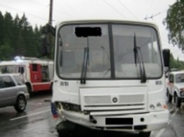 В Петрозаводске в ДТП с автобусом пострадали 12 человек