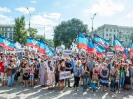 В центре Донецка прошел импровизированный митинг против Дня независимости (ВИДЕО)