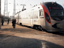 На пасхальные праздники "Укрзализныця" пустила еще четыре поезда