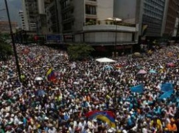 Протесты в Венесуэле: во время масштабной акции убит подросток