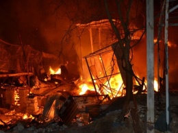 Новый масштабный пожар на Даче Ковалевского: сгорели дачи на площади 500 квадратных метров