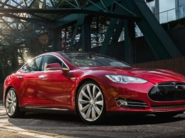 Без подзарядки Tesla Model S проехала свыше 540 км