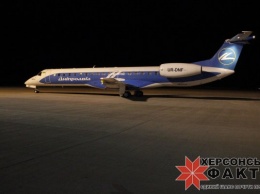 Первый самолет Киев-Херсон приземлился в аэропорту