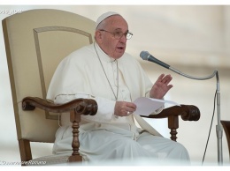 Папа Франциск: Мир угнетают торговцы оружием, наживаясь на крови