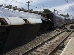 Лоб в лоб: в Австрии столкнулись два поезда. Все подробности, фото, видео