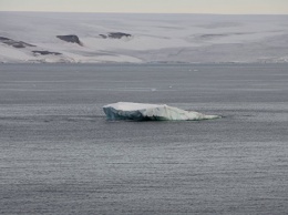 NASA показало фото трещины в одном из крупнейших ледников Гренландии