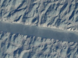 NASA рассмотрело опасную трещину в гренландском леднике