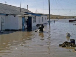 В Казахстане прорвало дамбу - подтопило город Атбасар