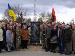 В Кобеляках открыли памятник герою современности Чирцову