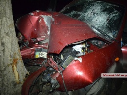 В Николаеве «Ланос» на большой скорости врезался в дерево - водитель погиб