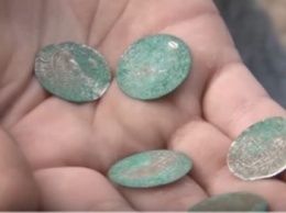 Черниговских школьников призывают вернуть недостающие монеты в обмен на годовой абонемент в... музей