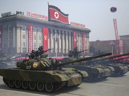 В Пхеньяне Ким Чен Ын провел масштабный военный парад спецназовцев