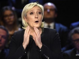 Ле Пен пообещала приостановить всю иммиграцию во Францию