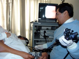 Мексиканский хирург использует шлем виртуальной реальности вместо анестезии