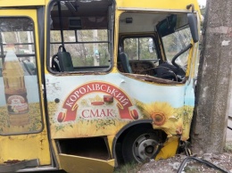 В Черкассах маршрутка с пассажирами протаранила столб, есть пострадавшие