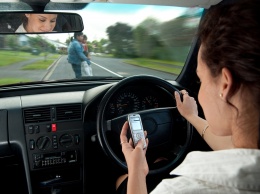 Эксперты установили, как часто в США водитель говорит по телефону за рулем