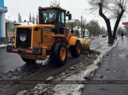 На улицы Павлограда вывели снегоуборочную технику (ФОТО и ВИДЕО)