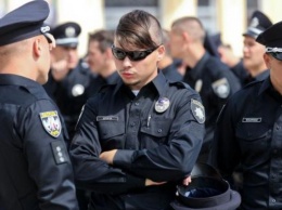 Кабмин обязал украсить форму полицейских вышивкой