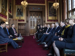 Порошенко обсудил с британскими депутатами сотрудничество с НАТО