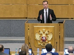 Медведев отчитался о работе правительства перед Госдумой