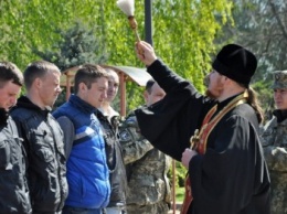 Николаевских призывников торжественно отправили на службу в ряды Вооруженных Сил Украины (ФОТО)