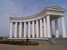 Воронцовская колоннада в Одессе обрушилась вниз (ФОТО)