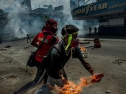Венесуэлу охватили массовые протесты, есть погибшие