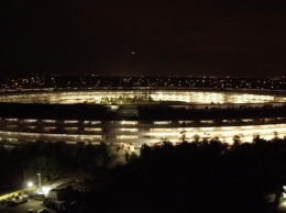 В Сети появились великолепные ночные снимки почти завершенного кампуса Apple Park