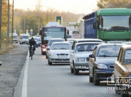 500 автобусов будут подвозить жителей Кривого Рога на кладбища в День памяти умерших