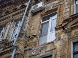 После обрушения мэрия запретила жителям дома на Базарной пользоваться балконами