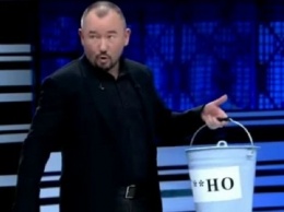 Ведущий российского пропагандистского телеканала появился в прямом эфире с ведром г*вна