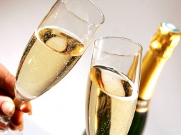 Ученые: Шампанское положительно влияет на сердце, давление, и эрекцию