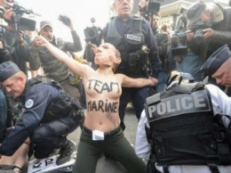Голые Femen пытались помешать проголосовать Марин Ле Пен?. Опубликовано видео