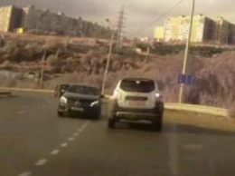 ВИДЕО, как россиянин-мажор на Mercedes протаранил четыре машины в Мурманске (РФ)