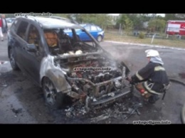 В Киеве на проспекте Григоренко сгорел Subaru Forester. ФОТО