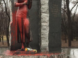 Облитые краской и лишенные бронзовых деталей: Киевские памятники, пострадавшие от рук вандалов