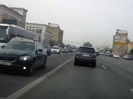 Машину главы Ингушетии Евкурова засняли за нарушением ПДД в Москве