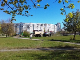 В Херсоне на бывшем летном поле замечена дорожная техника (фотофакт)