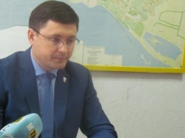 Мэр Мариуполя обязал сотрудников ЖЭКа носить воду малоимущей (ФОТО)