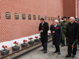 Крымские сенаторы провели мемориальную акцию