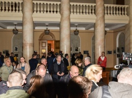 Сессия Одесского горсовета: митинг общественников не удался, но без стычек в мэрии не обошлось (фото, видео)