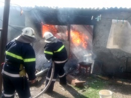 То, что должно давать холод, дало огонь: из-за замыкания в морозильной камере в Вознесенске чуть не сгорел жилой дом