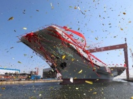 В Китае спустили на воду первый собственный авианосец